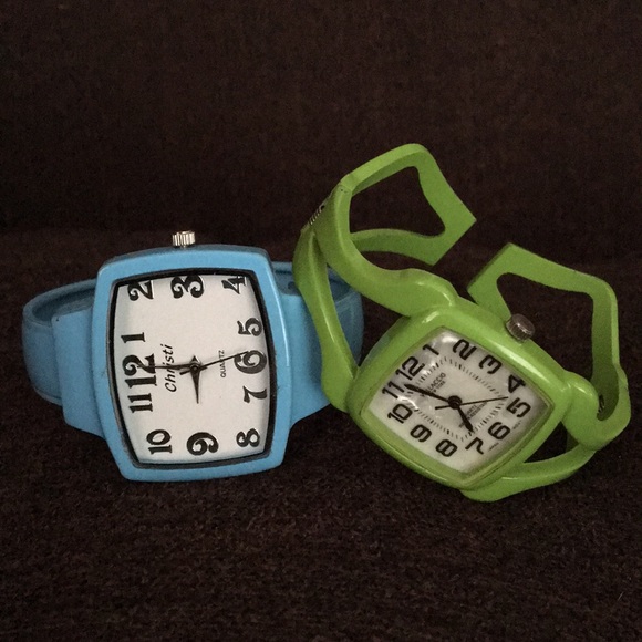 ** Buy 2 get FREE SHIPPING ** Two Bracelet-Style Watches Need Batteries - Picture 1 of 9